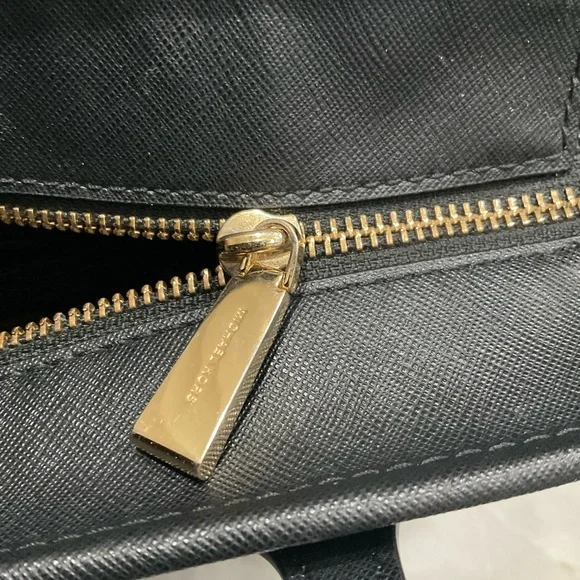 Michael Michael Kors Eva Small Zip Tote - Picture 6 of 7